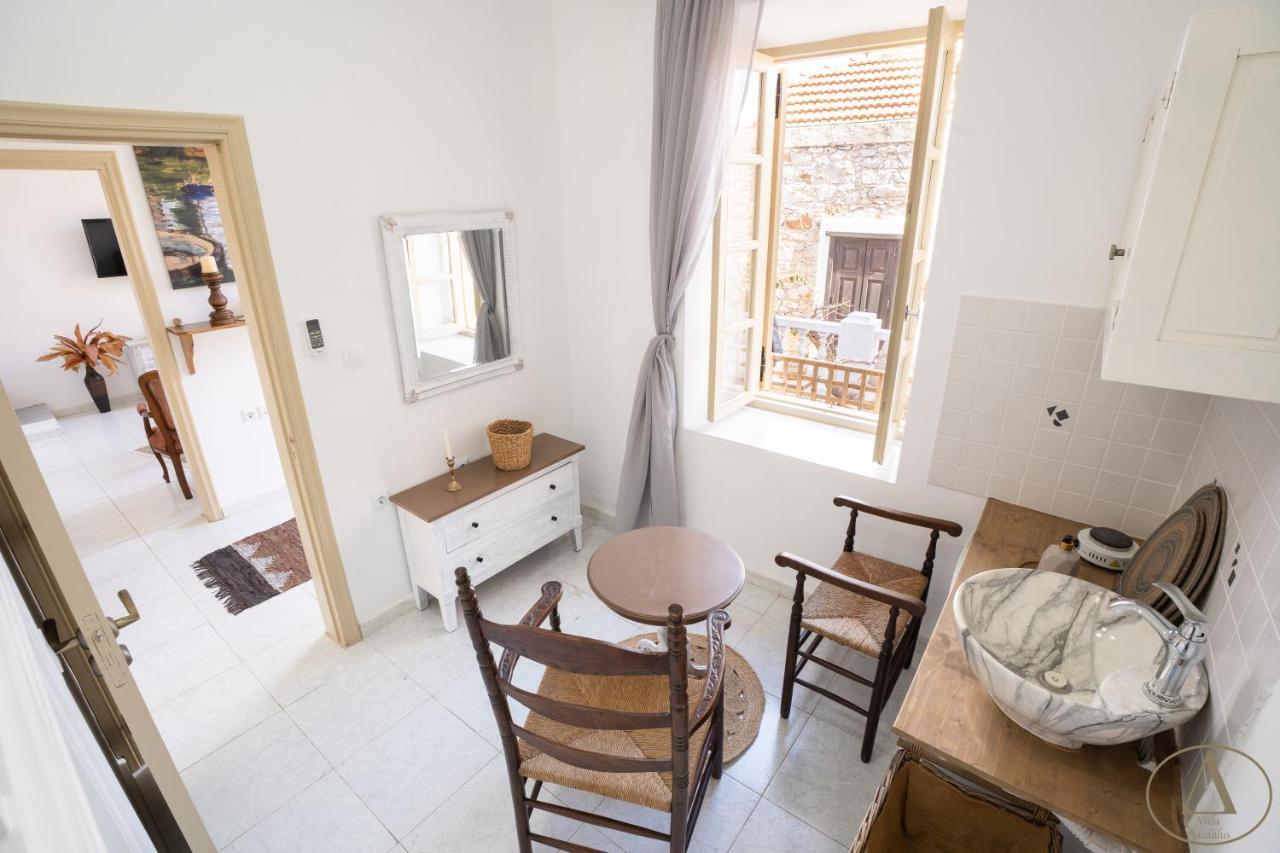 Mansion House Villa Chalki Town ภายนอก รูปภาพ