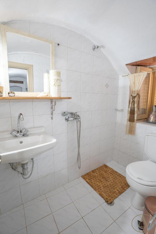 Mansion House Villa Chalki Town ภายนอก รูปภาพ