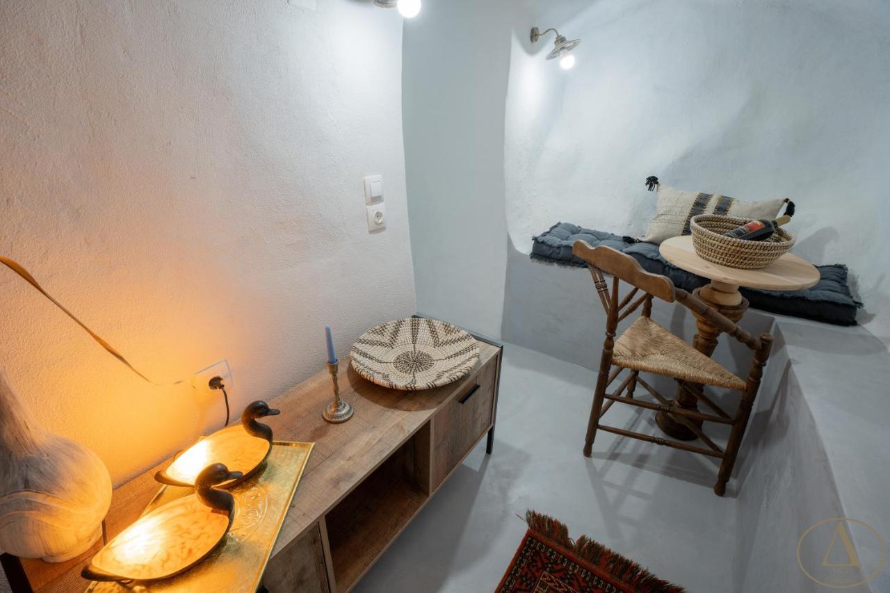 Mansion House Villa Chalki Town ภายนอก รูปภาพ