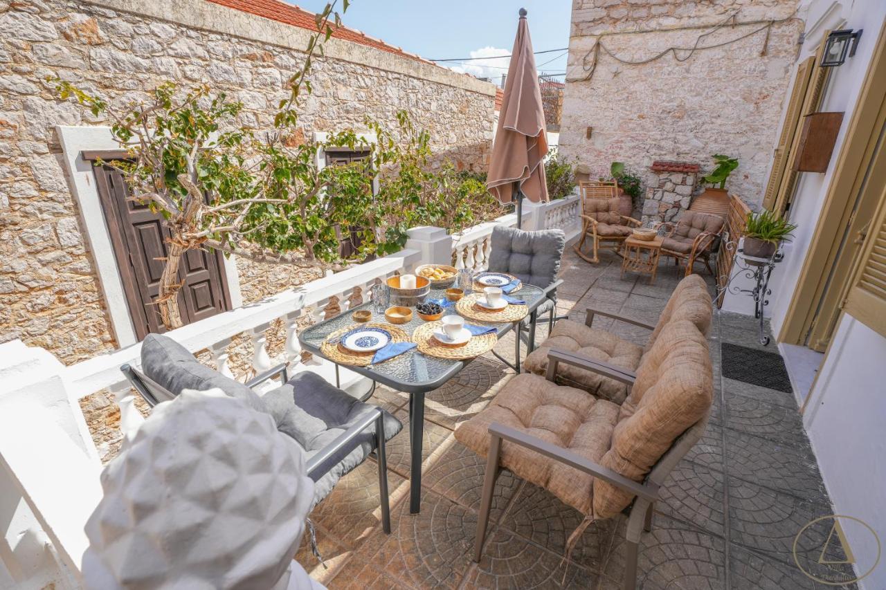 Mansion House Villa Chalki Town ภายนอก รูปภาพ