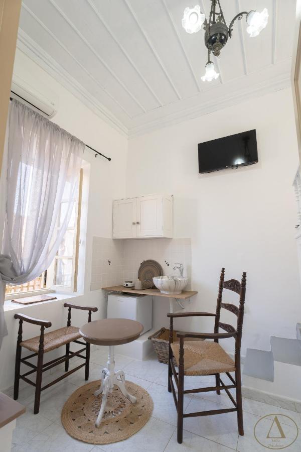 Mansion House Villa Chalki Town ภายนอก รูปภาพ
