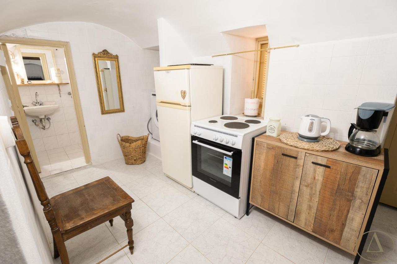 Mansion House Villa Chalki Town ภายนอก รูปภาพ