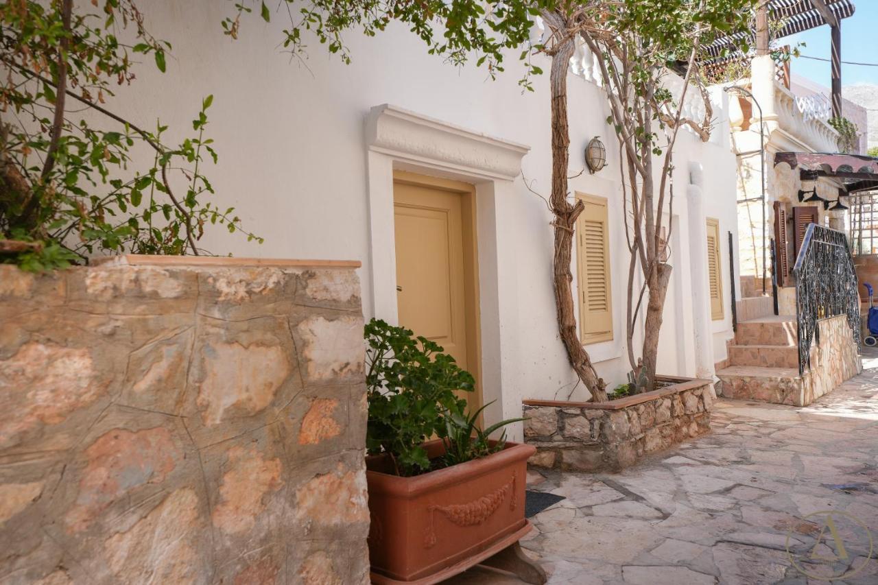 Mansion House Villa Chalki Town ภายนอก รูปภาพ